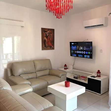 Gorgeous In Paradise Complex Apartment